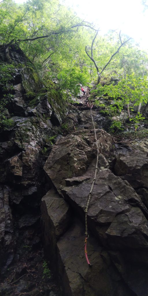 一の岩？　末端から取り付きます